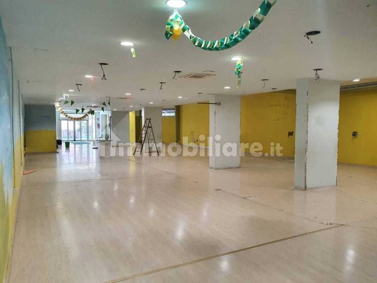 negozio in affitto a Roma in zona Tuscolano