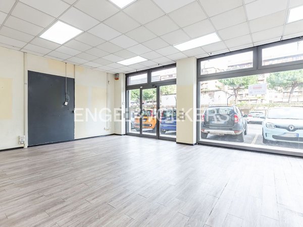 locale commerciale in affitto a Roma in zona Cinecittà