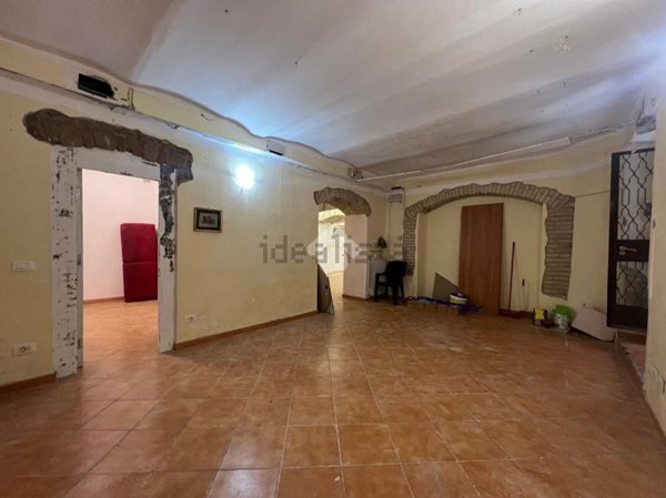 locale commerciale in affitto a Roma in zona Esquilino
