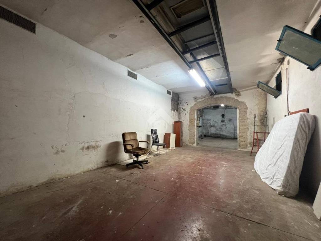 negozio in affitto a Roma in zona Esquilino