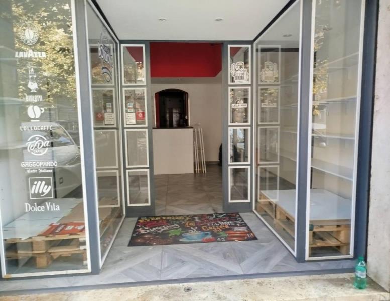 negozio in affitto a Roma in zona Appio Latino