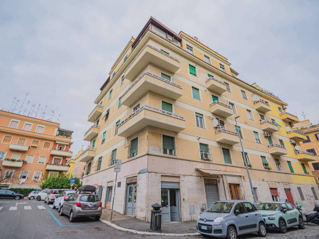 negozio in affitto a Roma