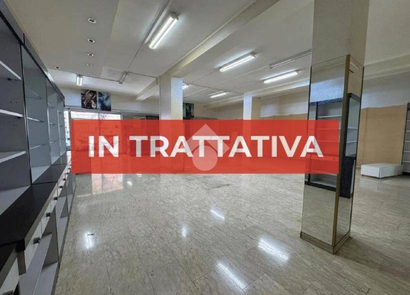 negozio in affitto a Roma in zona Tuscolano