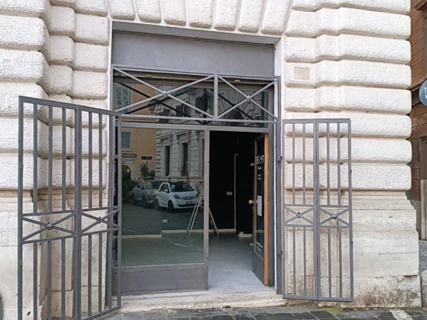 negozio in affitto a Roma in zona Parione/Sant'Eustachio
