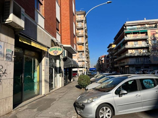 negozio in affitto a Roma in zona Appio Claudio