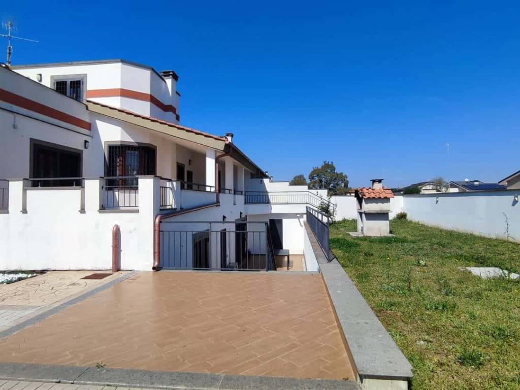 appartamento in affitto a Roma in zona Axa