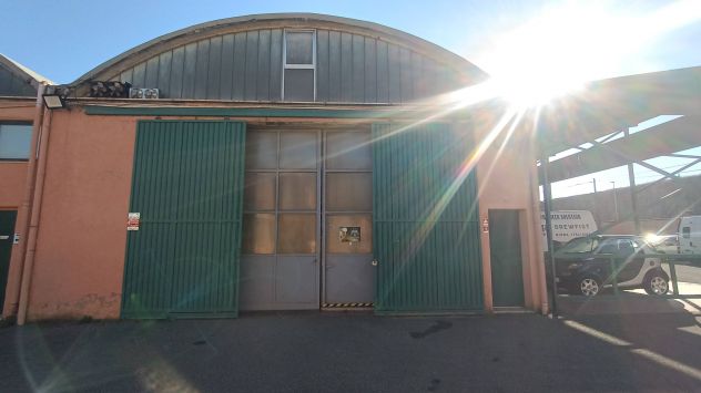 negozio in affitto a Roma in zona Tuscolano