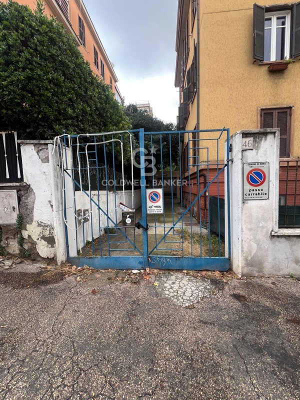 locale commerciale in affitto a Roma