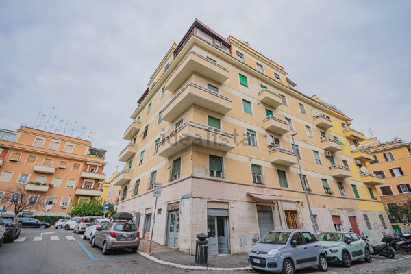 locale commerciale in affitto a Roma