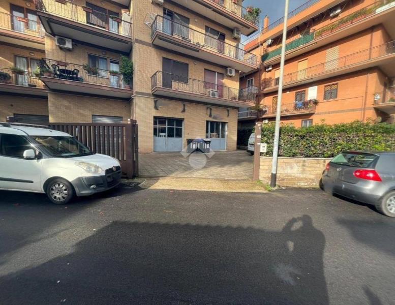 locale commerciale in affitto a Roma in zona Ottavia