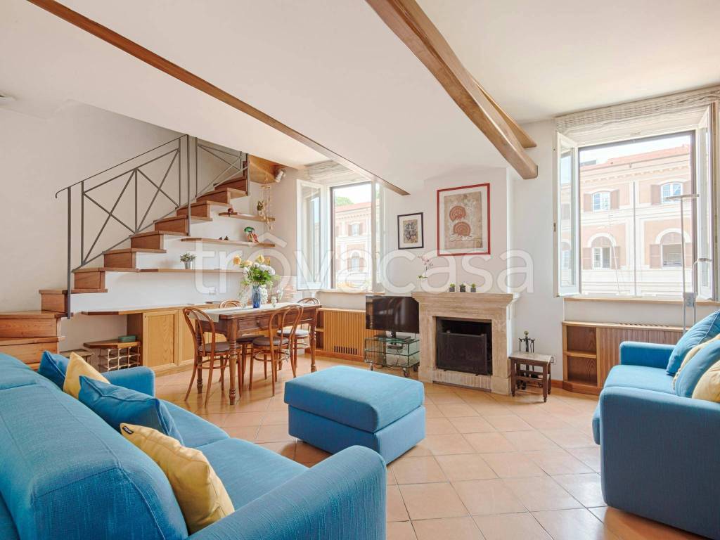 appartamento in affitto a Roma in zona Trevi-Colonna