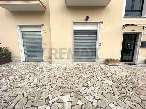 negozio in affitto a Roma in zona Appio Pignatelli