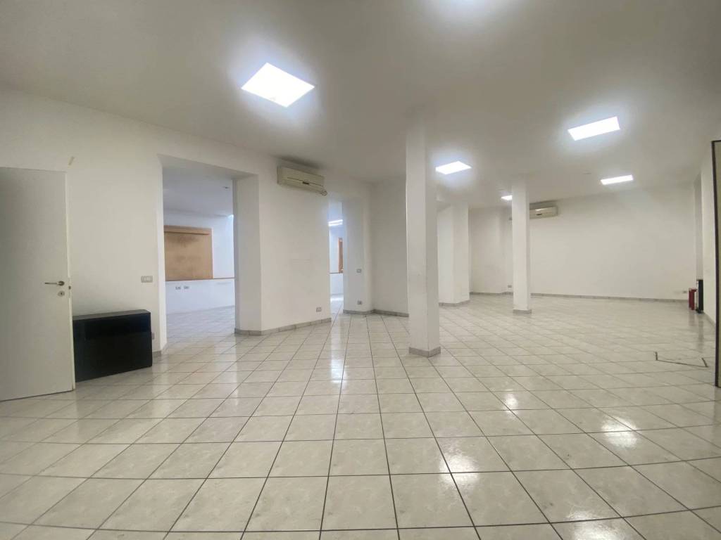 negozio in affitto a Roma
