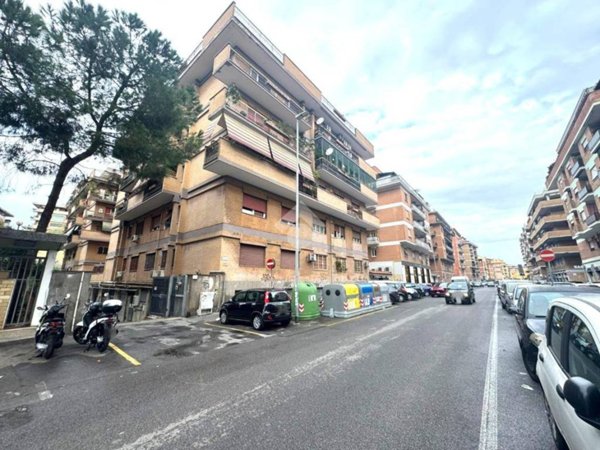 negozio in affitto a Roma