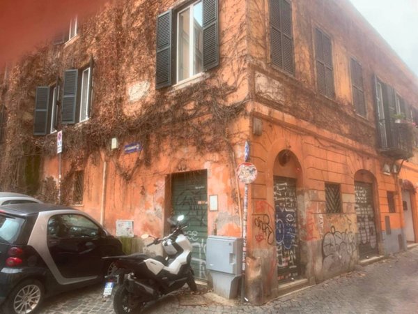 negozio in affitto a Roma in zona Trastevere
