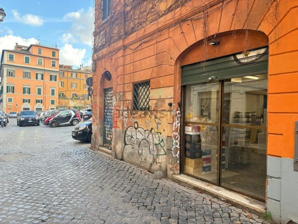 negozio in affitto a Roma in zona Trastevere