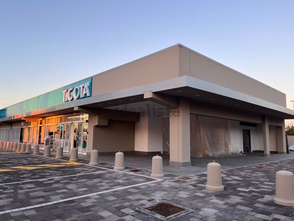 locale commerciale in affitto a Roma in zona Acilia