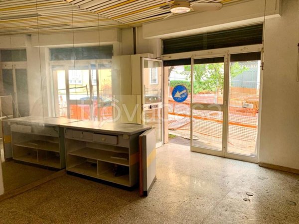 negozio in affitto a Roma