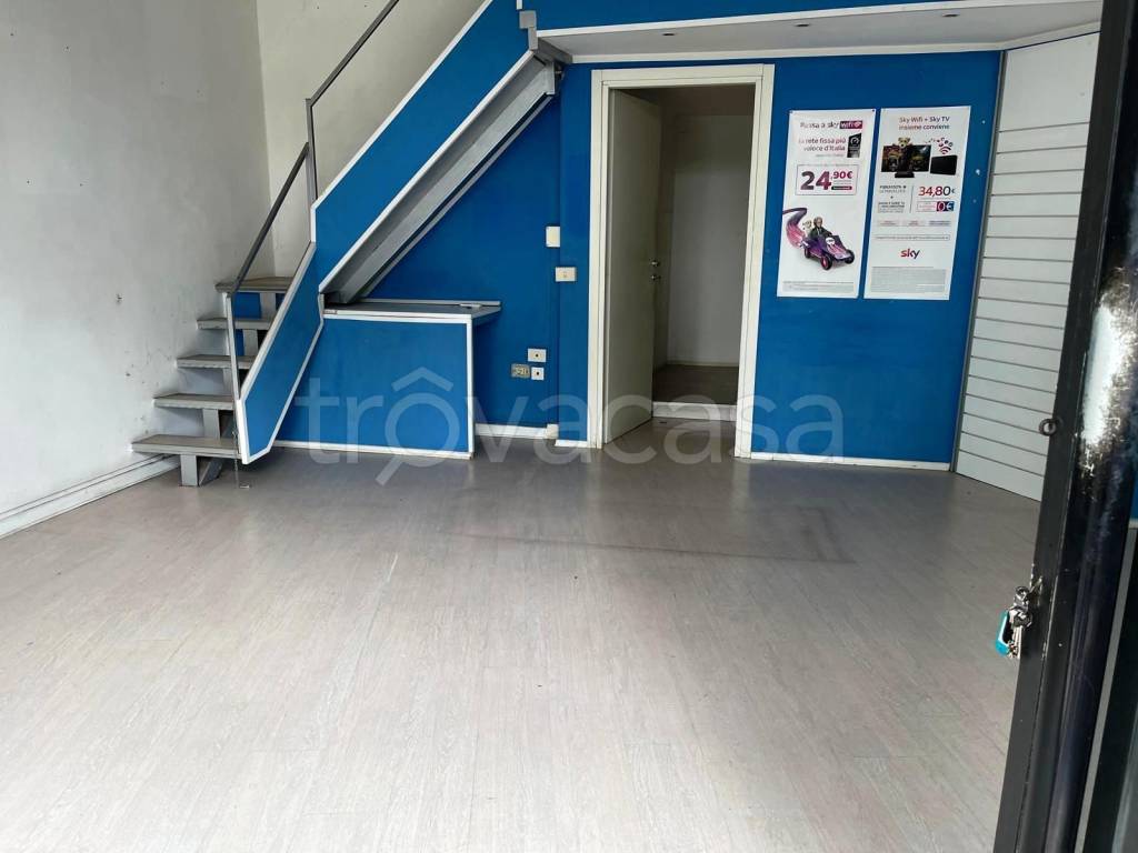 negozio in affitto a Roma