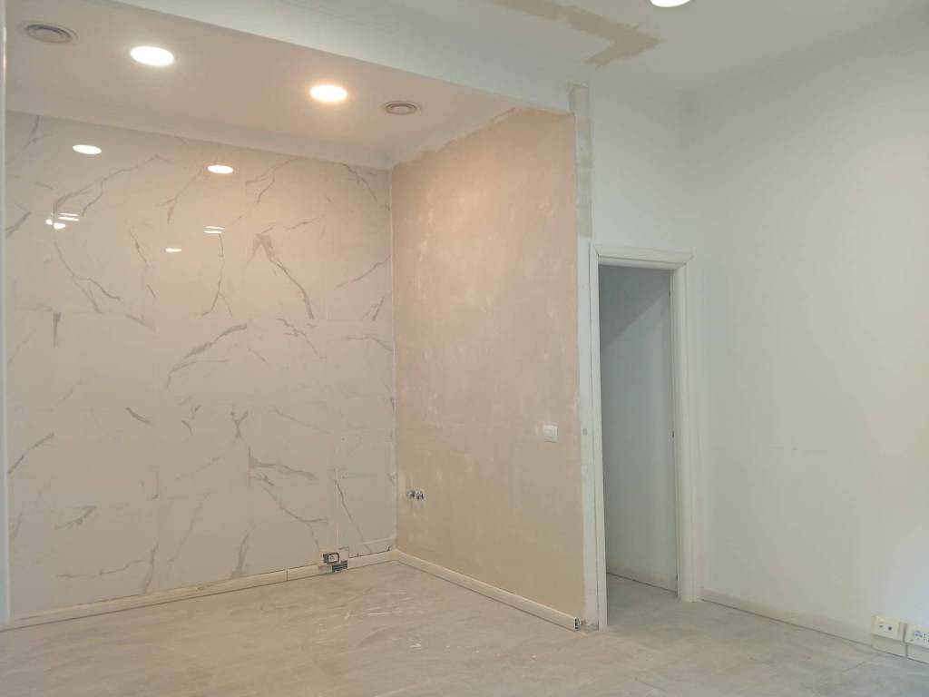 negozio in affitto a Roma in zona Appio Latino