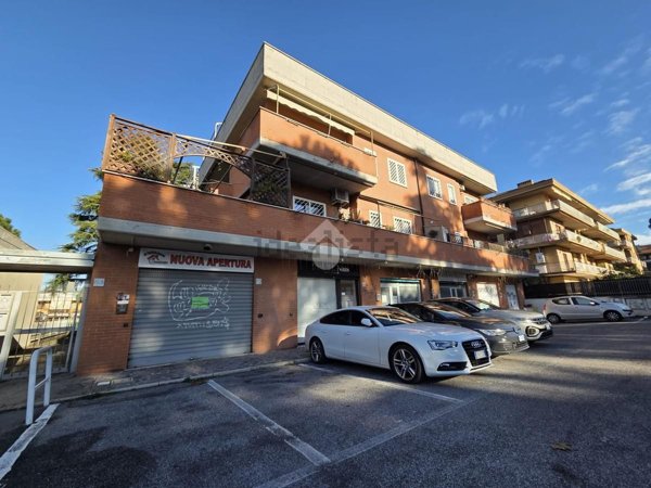 locale commerciale in affitto a Roma in zona Casal Morena