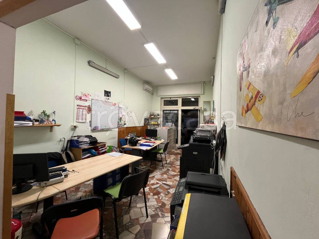negozio in affitto a Roma in zona Appio Latino
