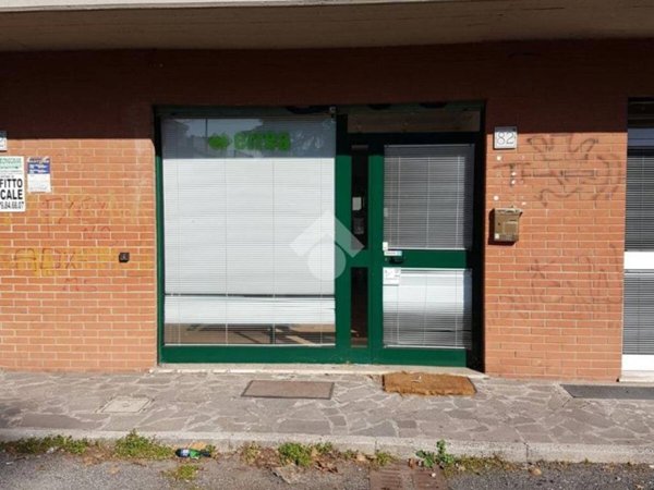 negozio in affitto a Roma in zona Casal Morena