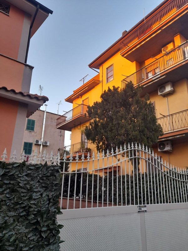 appartamento in affitto a Roma in zona Torre Angela