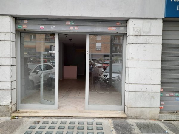 negozio in affitto a Roma in zona Tuscolano