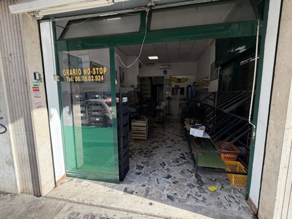 negozio in affitto a Roma in zona Appio Latino