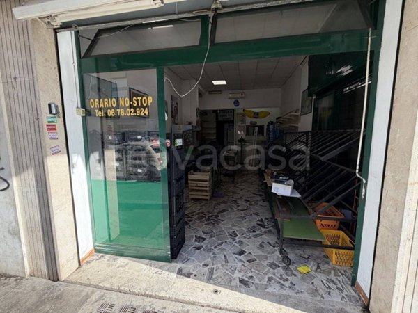 negozio in affitto a Roma in zona Appio Latino