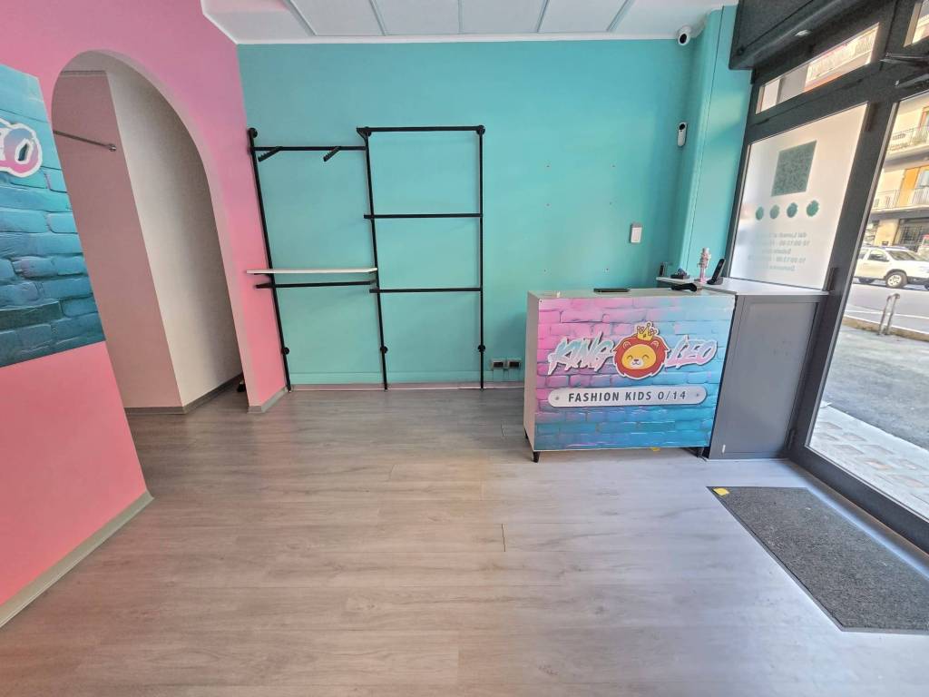 negozio in affitto a Roma in zona Cinecittà