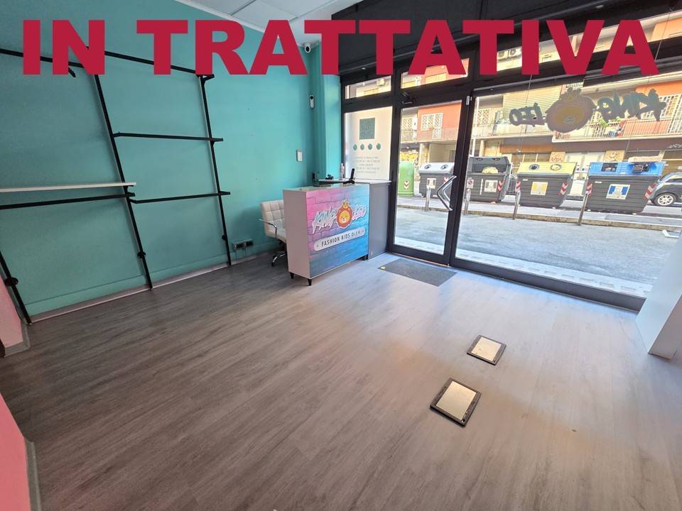 negozio in affitto a Roma in zona Cinecittà