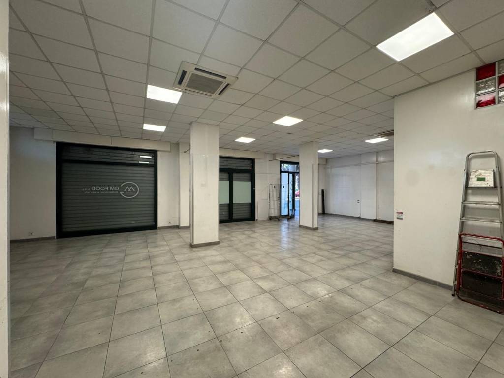 negozio in affitto a Roma in zona Castel Fusano