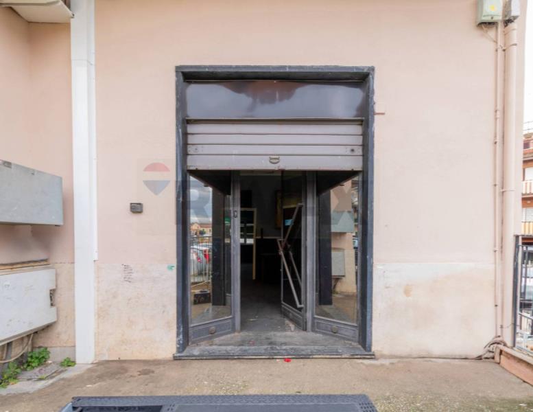negozio in affitto a Roma in zona Finocchio