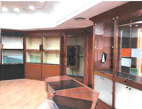 negozio in affitto a Roma in zona Cinecittà