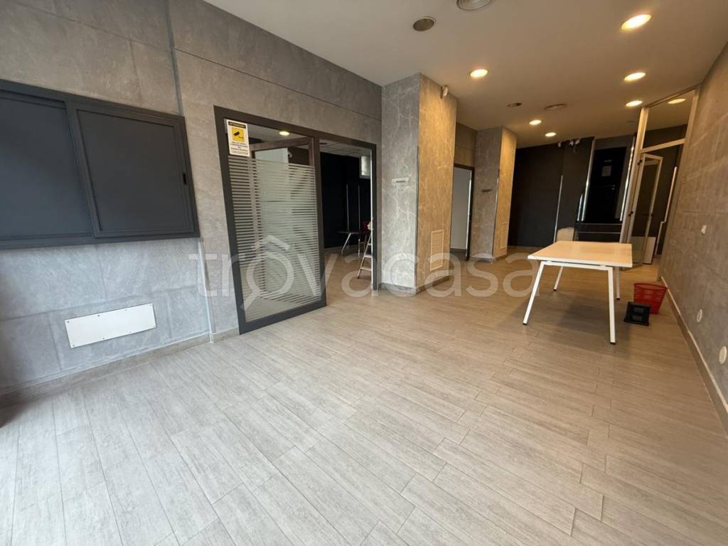 negozio in affitto a Roma in zona Ostia