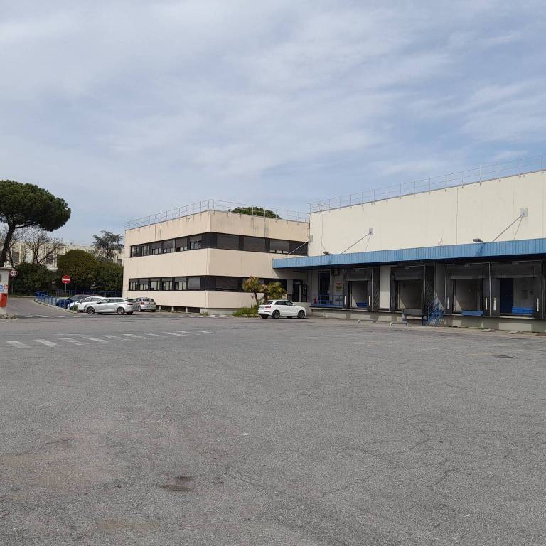 capannone in affitto a Roma in zona Settecamini
