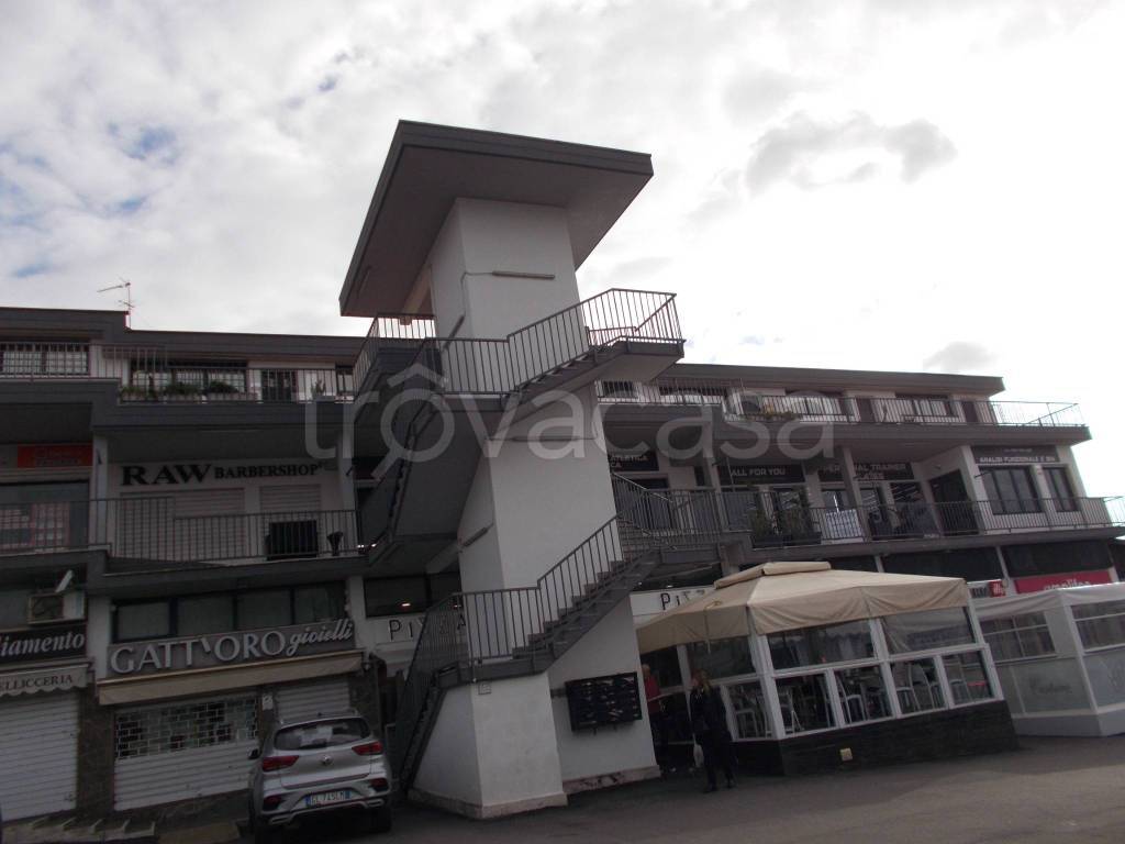 ufficio in affitto a Roma in zona Axa