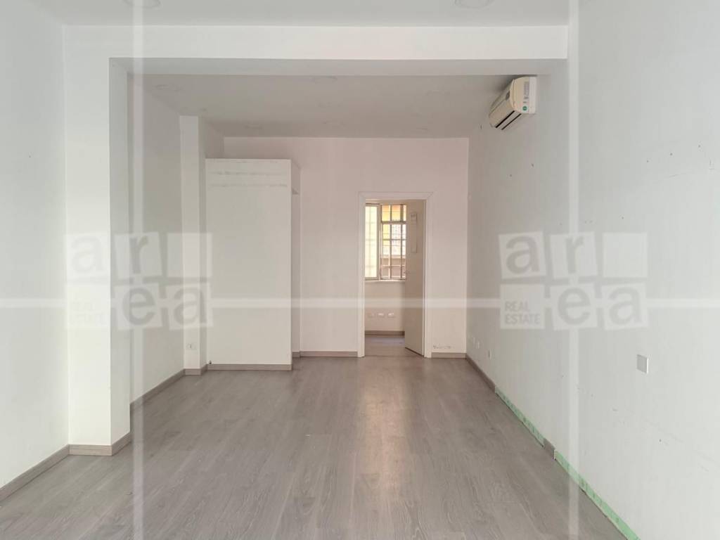 negozio in affitto a Roma in zona Cinecittà