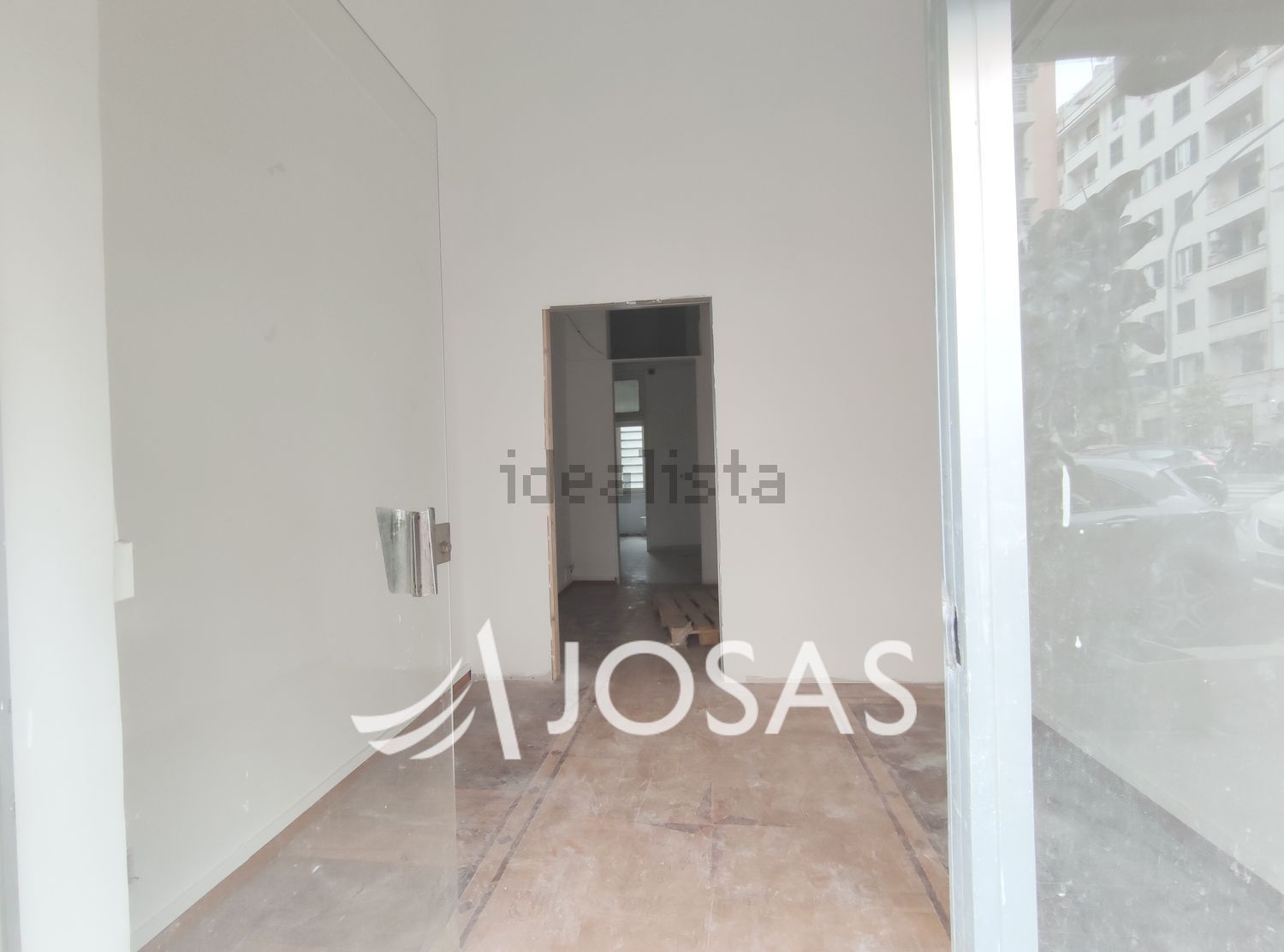 negozio in affitto a Roma in zona Tuscolano