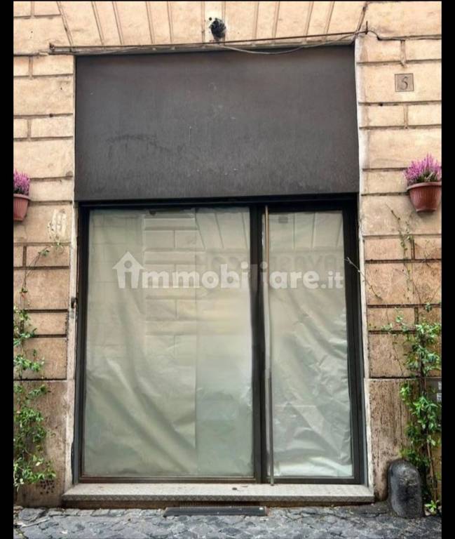 negozio in affitto a Roma in zona Trevi-Colonna