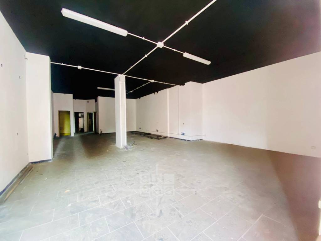 negozio in affitto a Roma in zona Ponte di Nona