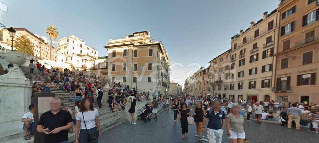 negozio in affitto a Roma in zona Trevi-Colonna