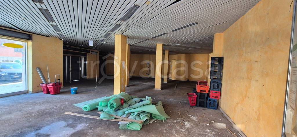 negozio in affitto a Roma