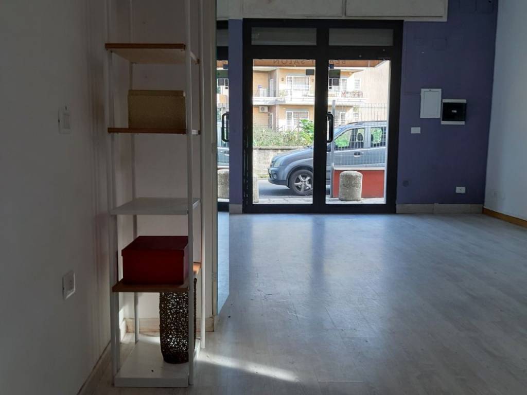 negozio in affitto a Roma in zona Labaro