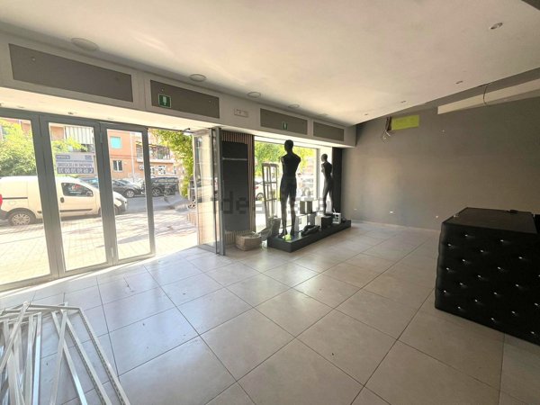 locale commerciale in affitto a Roma in zona Ostia