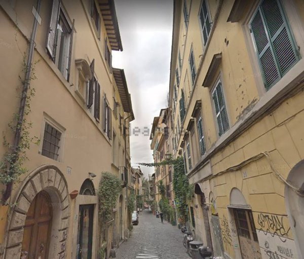 locale di sgombero in affitto a Roma in zona Trastevere