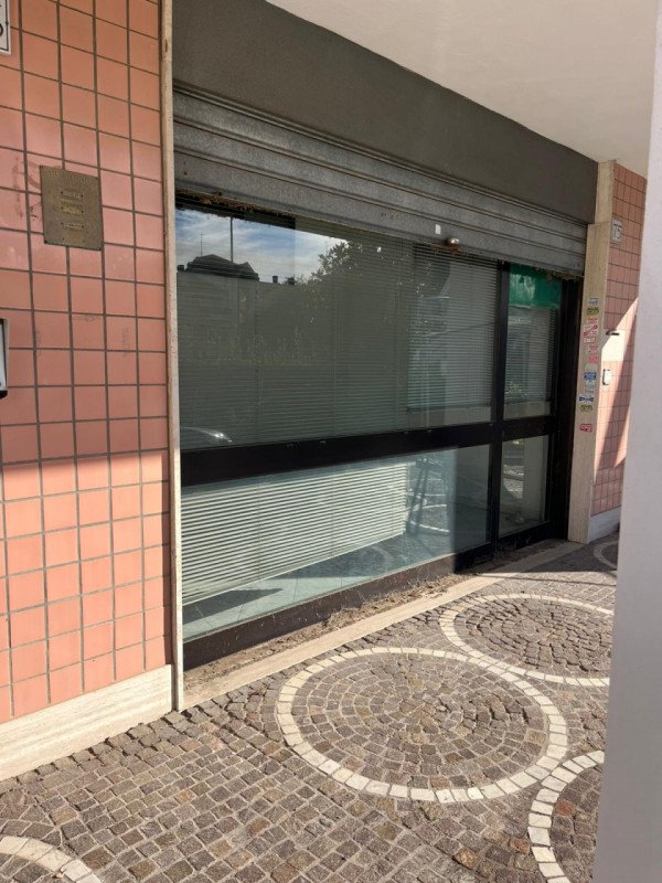 negozio in affitto a Roma in zona Corviale