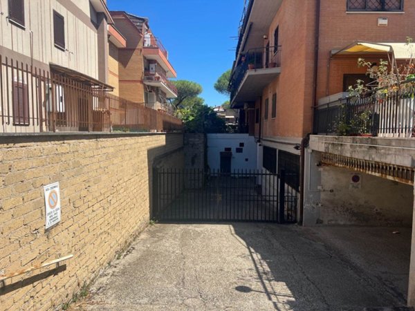 negozio in affitto a Roma